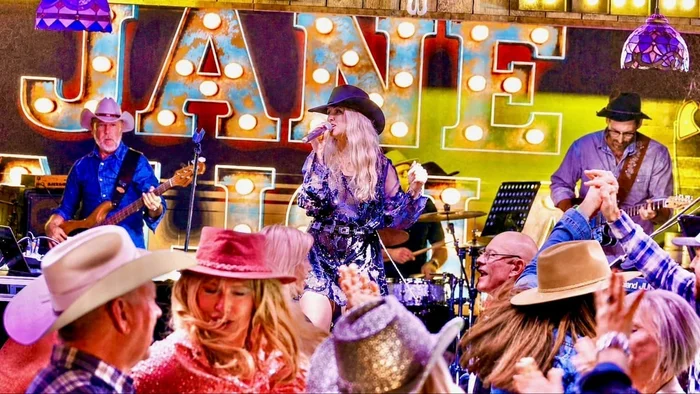 ONE NIGHT IN NASHVILLE - COUNTRY HOEDOWN