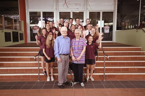 Jock-and-Beverly-McIlwain-with-students-from-Varsity-College-on-the-steps-of-The-Arts-Centre-Gold-Coast-002.jpg